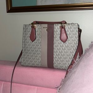 Marilyn Small Satchel by MICHAEL Michael Kors.
Small sized bag